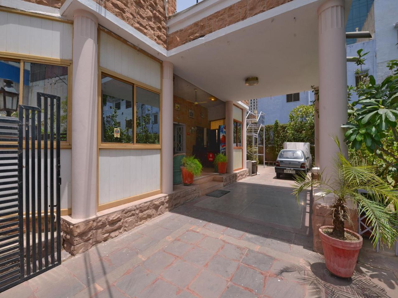 Oyo 15001 Marvel Umed Hotel